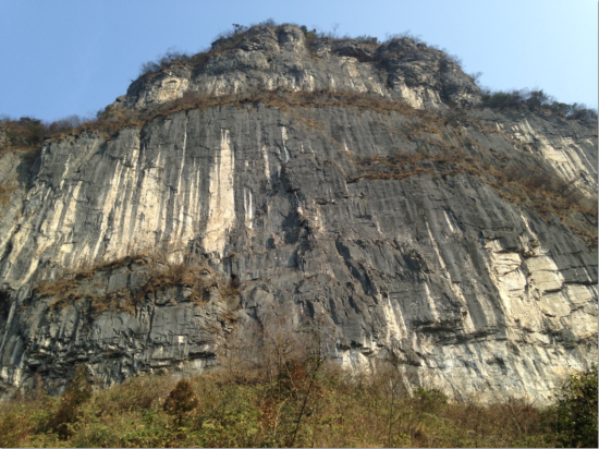 挺拔威武大山。
