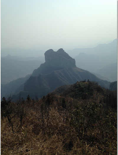 站在阿婆山，望阿公山。
