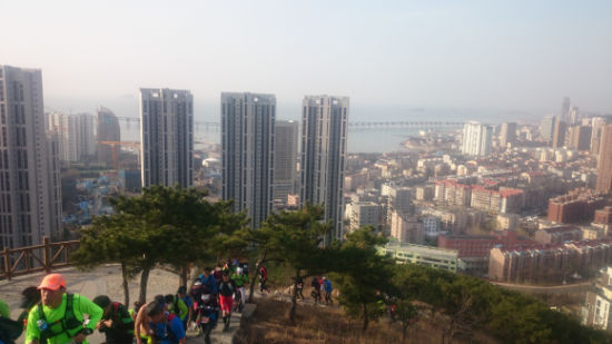 山顶的景色不错。
