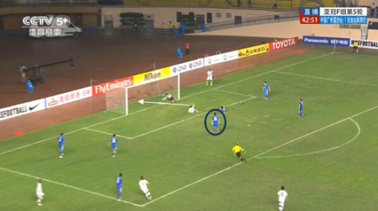 图12 阿部浩之铲射破门