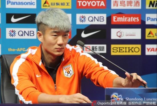 戴琳将头发染回黑色激励自己:找回自信的你!