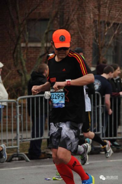 在马拉松的赛道上，奔跑的配速无可奈何地掉下去的时候，是一个跑者心里最沮丧的时候。