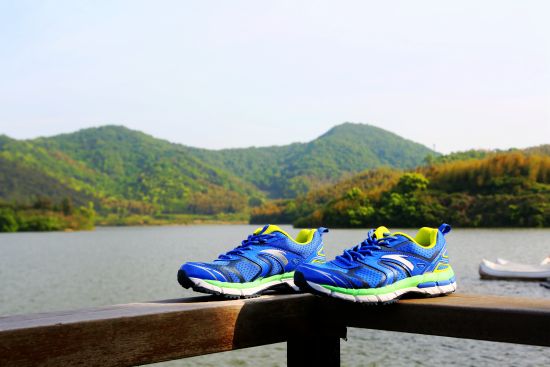 测评跑鞋期间，恰逢宁波九龙湖马拉松，便带起Challenge100来场九龙湖之旅。