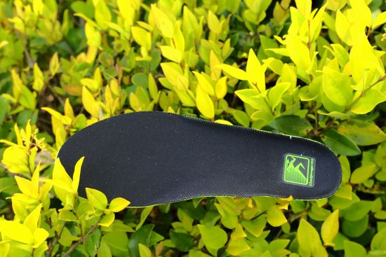 鞋垫：设计较为一般，无特殊科技。