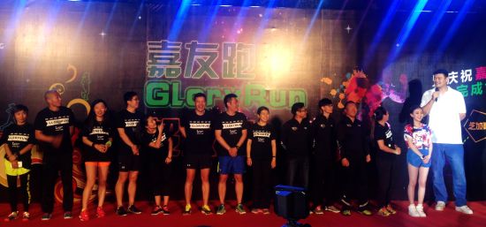 夜跑现场，姚明，于嘉等曾到现场见证过陈盆滨挑战100的征程，陪跑，见证challenge100跑鞋上场。