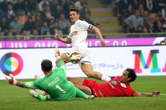 萨内蒂突破内斯塔，攻破佩鲁济球门