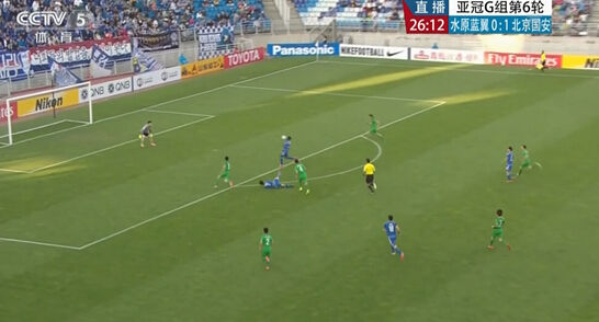 图12 莱奥胸部停球 