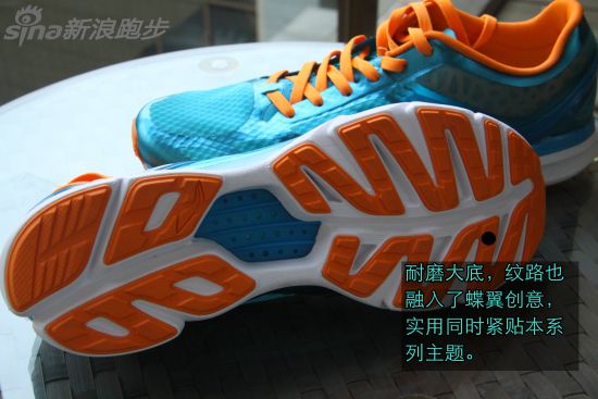 耐磨大底，纹路也融入了蝶翼创意，实用同时紧贴本系列主题。