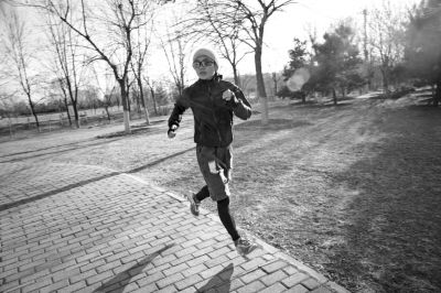 歌手许飞也很热爱跑步。