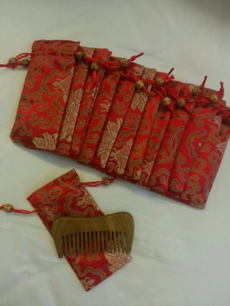 翻译定制的梳子