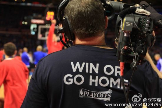 现场摄像早已看穿一切：要么赢，要么回家。