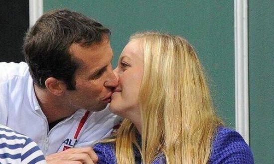 科维托娃与斯泰潘内克接吻