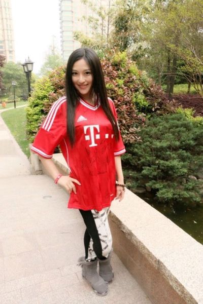 拜仁美女粉最爱诺伊尔耿晓峰