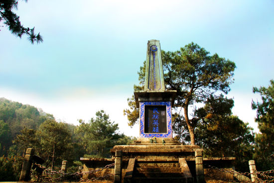 缅怀历史，祭奠英灵。