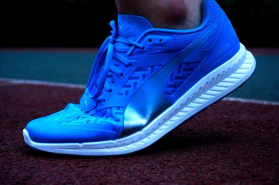 大底弯曲的灵活性能一般。