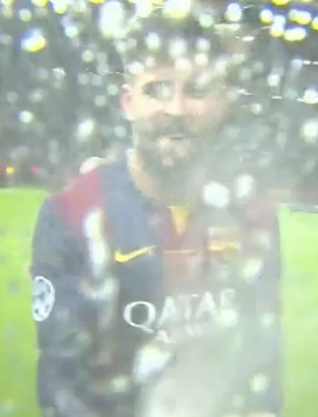 香槟偷袭电视摄像机镜头