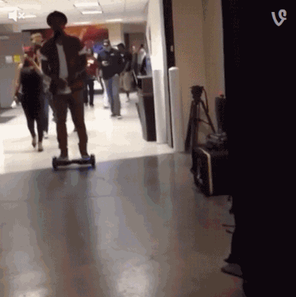 JR赛后离开球馆