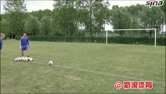 75岁老汉连踢横梁