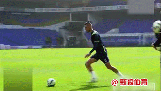 热刺众将踢横梁