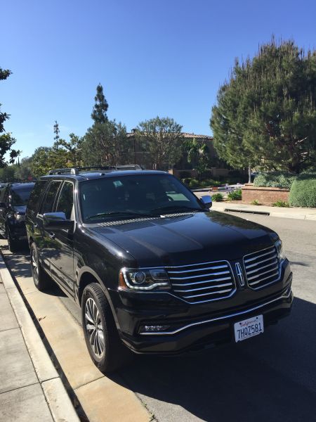 蔡英元驾驶的全尺寸SUV Lincoln Navigator(林肯领航者)。