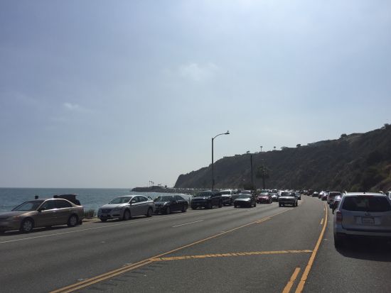 美丽的路上有些堵车。