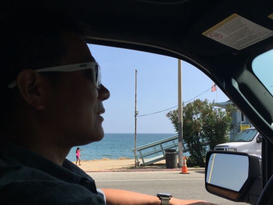 驾驶无聊之时让别人给拍张照片吧。