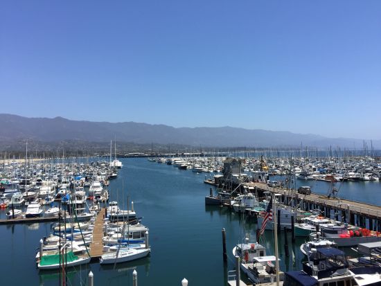 圣巴巴拉美丽的海港。