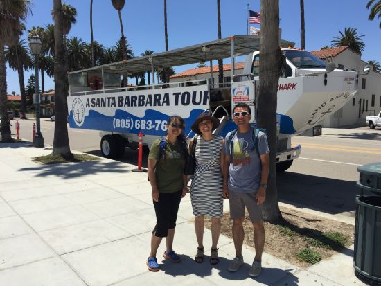 Karna(中)、王鹏老师(左一)和蔡英元三人合影。