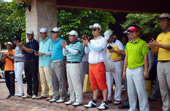 球友们精神饱满，蓄势待发