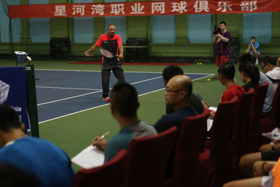 萨维奥诺讲解最先进的技战术理念