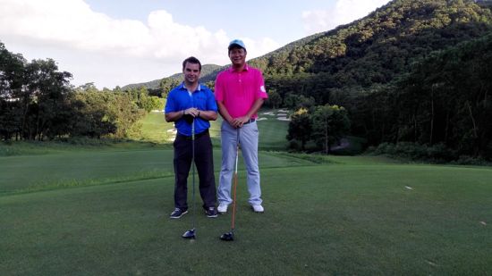 布莱恩（左）和刘永三