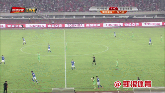 绿城掷界外球被吹越位