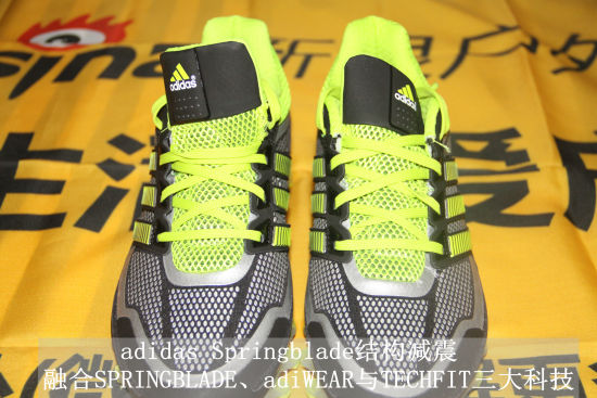 SPRINGBLADE、adiWEAR与TECHFIT三大科技合力打造。