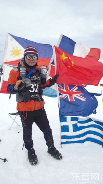 金飞豹跑遍七大洲极限马拉松。