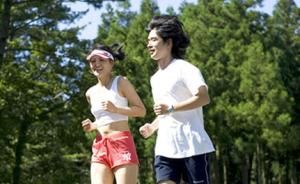 陪跑族小时收费最高100元。