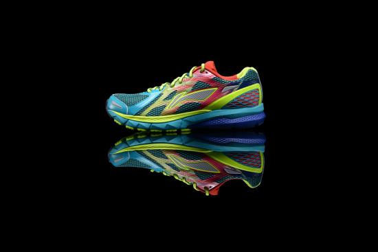 李宁烈骏2减震跑鞋荣获跑动中国2014年度推荐跑步装备奖，并成为跑动中国颁奖盛典赞助奖品。