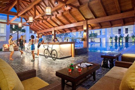 独特的普吉岛塔亚普罗运动酒店坐落 一个23公顷被群山和自然包围的的土地上。