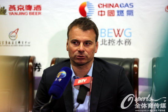 斯塔诺出席赛后发布会