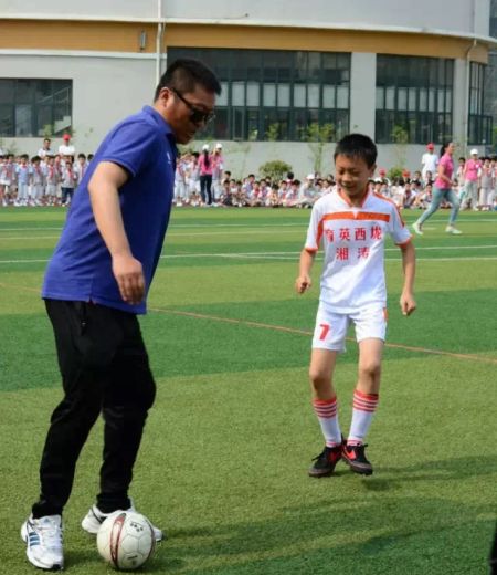 俱乐部总经理张旭也中途加入对抗