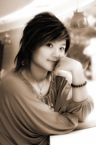 图文-雪域王子vs女足偶像 季婷展示妩媚一面