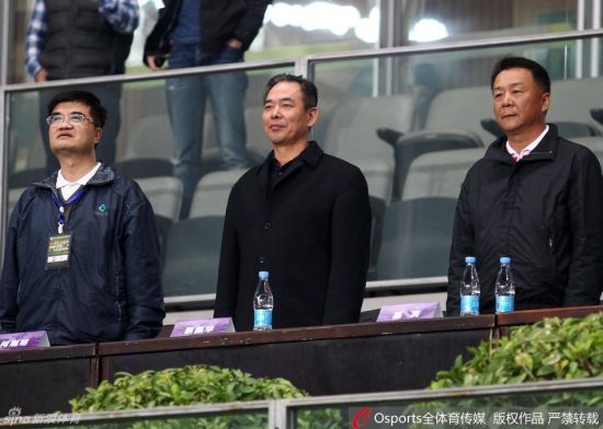 足协领导场边观战