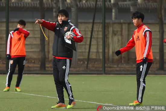 李明带领国青小将们备战世青赛