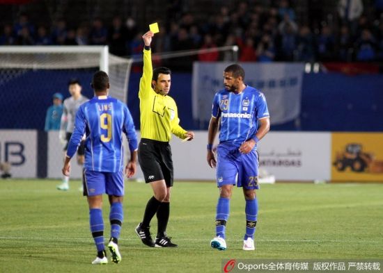 伊朗裁判多基在比赛中