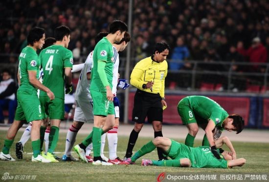 国安本场多名球员受伤