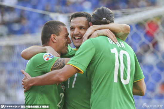 国安外援三叉戟庆祝进球