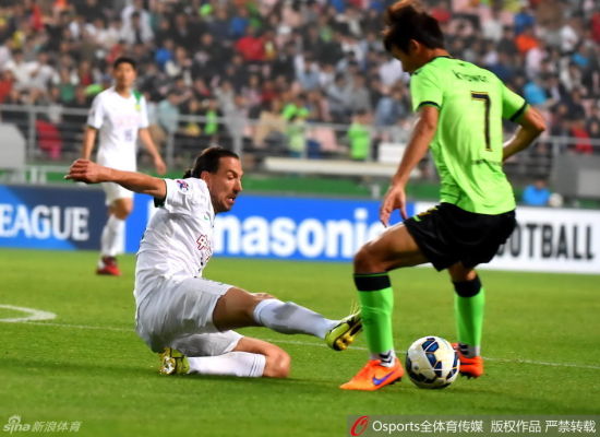 德扬比赛中拼尽全力