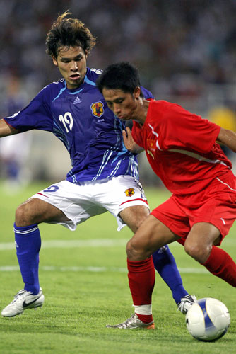 图文亚洲杯日本41越南高原直泰裆下掏球