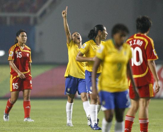 图文-[女足世界杯]中国0-4巴西 玛塔进球后怒吼