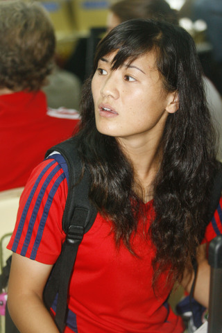 图文-中国女足启程前往天津 阳光女孩宋晓丽