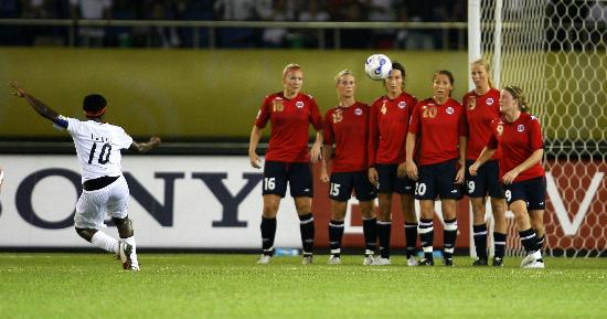 图文女足世界杯挪威72加纳巴约尔任意球建功